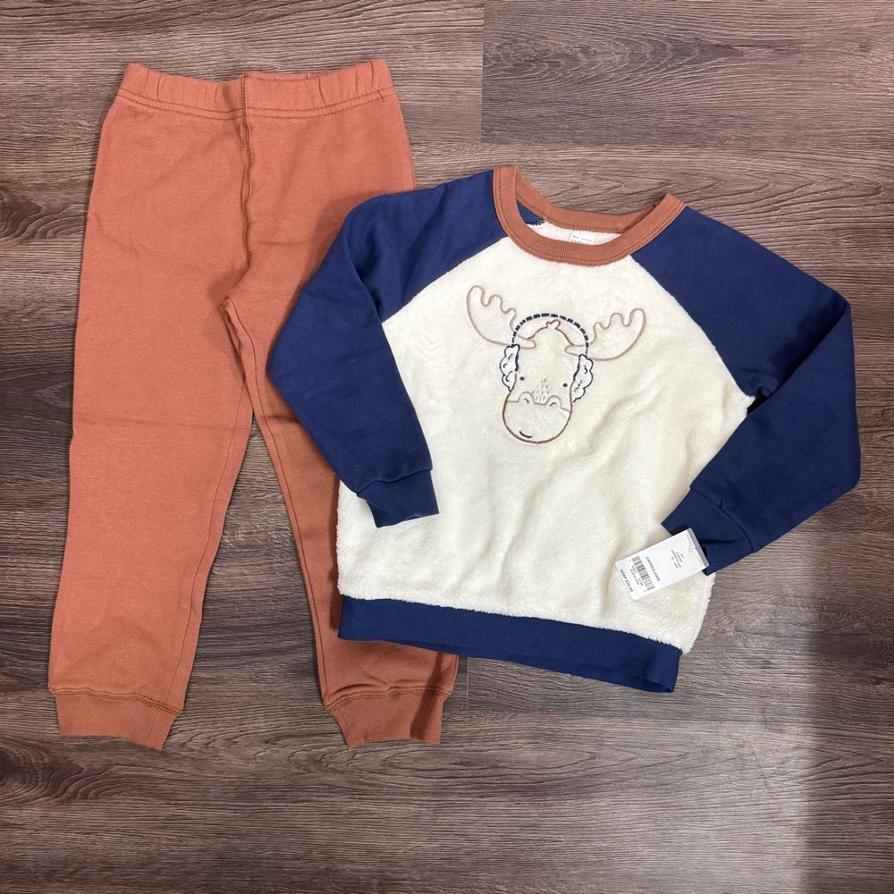 NEW! Carter’s 5T Outfit